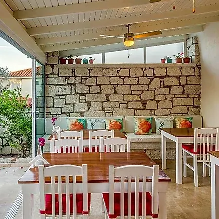 Fora מלון 3*